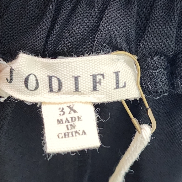 Jodifl Women's Plus Size Solid Casual Shorts - 3X - Picture 3 of 6